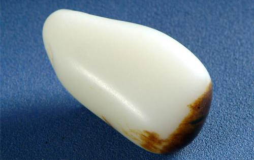 假和田玉如何辨別真假？